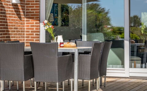 Finelly - 350M from the Sea: Pavimentazione, Pavimento, Soffitto, Interior Design, Controsoffitto, Cucina, Cabinetry, Camera, Apparecchio Major, Lampada