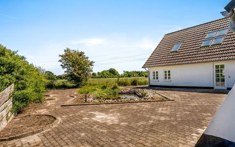 Inger - 9Km from the Sea: Casa, Tetto, Casa, Porta, Villetta, Shade, Giardino, Groundcover, Portico, Cortile