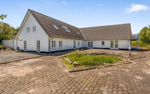 Inger - 9Km from the Sea: Casa, Tetto, Casa, Porta, Villetta, Shade, Giardino, Groundcover, Portico, Cortile