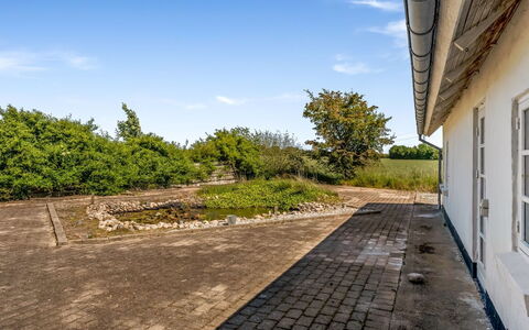 Inger - 9Km from the Sea: Casa, Tetto, Casa, Porta, Villetta, Shade, Giardino, Groundcover, Portico, Cortile