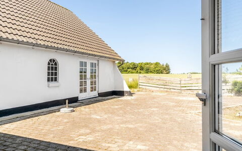 Inger - 9Km from the Sea: Casa, Tetto, Casa, Porta, Villetta, Shade, Giardino, Groundcover, Portico, Cortile