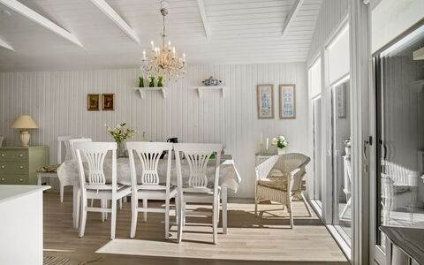 Nanne - from the Sea: Mobilia, Interior Design, Pavimentazione, Legna, Pavimento, Soffitto, Sala Da Pranzo, Tavolo, Sedia, Lampada