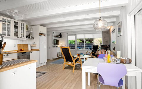 Nanne - from the Sea: Mobilia, Pavimentazione, Interior Design, Pavimento, Legna, Pavimento In Legno, Soffitto, Sedia, Tavolo, Camera