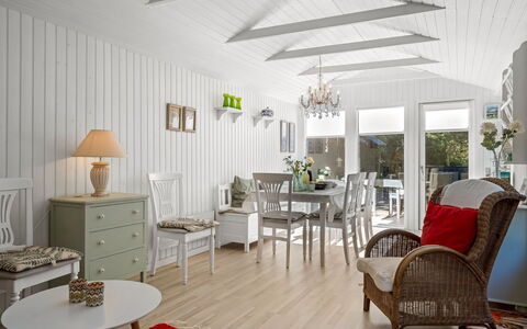 Nanne - from the Sea: Mobilia, Interior Design, Pavimentazione, Legna, Soffitto, Pavimento, Tavolo, Lampada, Sedia, Camera