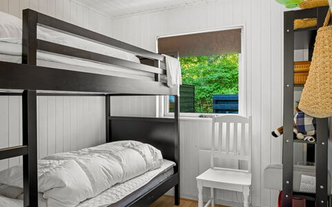 Nanne - from the Sea: Legna, Camera Da Letto, Letto, Letto A Castello, Interior Design, Bedding, Pavimento, Pavimentazione, Lenzuolo, Telaio Del Letto