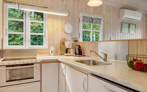 Odlef - 110M to the Fjord: Cucina, Interior Design, Controsoffitto, Pavimentazione, Legna, Soffitto, Idraulico Fixture, Pavimento, Elettrodomestico Da Cucina, Illuminazione