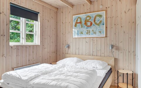 Odlef - 110M to the Fjord: Camera Da Letto, Legna, Letto, Pavimentazione, Pavimento, Interior Design, Bedding, Lenzuolo, Telaio Del Letto, Mobilia