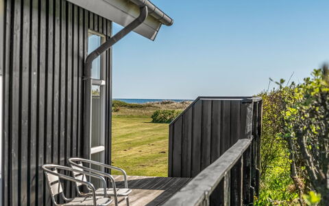 Nomi - 100M from the Sea: Architettura, Lotto, Materiale Composito, Portico, Raccordo, Deck, Plank, Shade, Latifoglie, Cortile
