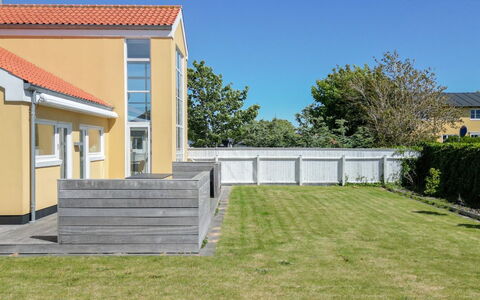 Meike - 700M from the Sea: Casa, Tetto, Casa, Villetta, Capannone, Edifici Giardino, Raccordo, Cortile, Log Cabin, Capanna