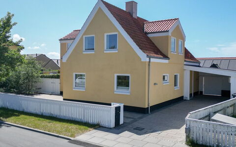 Meike - 700M from the Sea: Casa, Tetto, Casa, Villetta, Capannone, Edifici Giardino, Raccordo, Cortile, Log Cabin, Capanna