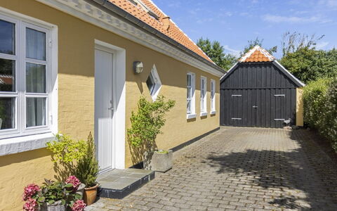 Faik - 1.4Km from the Sea: Casa, Tetto, Casa, Porta, Villetta, Shade, Giardino, Groundcover, Portico, Cortile