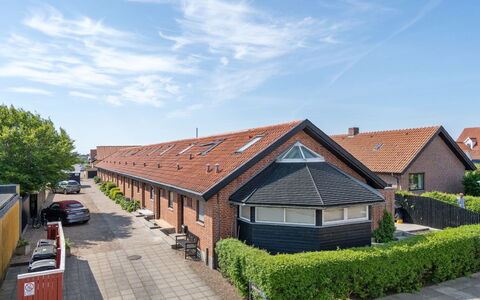 Henritte - 200M from the Sea: Tetto, Zona Residenziale, Muratura, Driveway, Brick, Parcheggio
