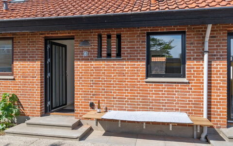Henritte - 200M from the Sea: Parete, Brick, Muratura, Porta, Facciata, Casa, Raccordo, Casa, Porta A Casa