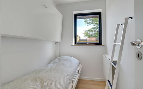 Henritte - 200M from the Sea: Parete, Legna, Pavimento, Interior Design, Pavimentazione, Camera Da Letto, Soffitto, Letto, Camera, Appartamento