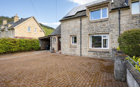 Cannich Cottage: Albero, Casa, Casa, Arbusto, Villetta, Estate, Foresta, Larice, Woodland