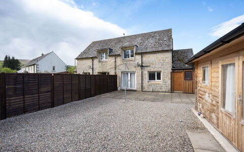 Cannich Cottage: Albero, Casa, Casa, Arbusto, Villetta, Estate, Foresta, Larice, Woodland