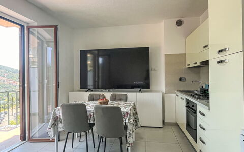 Alessandro: Mobilia, Interior Design, Pavimentazione, Camera, Pavimento, Appartamento, Sedia, Soffitto, Tavolo, Casa