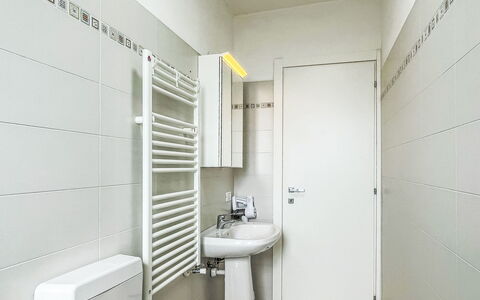 Alessandro: Albero, Casa, Casa, Arbusto, Villetta, Estate, Foresta, Larice, Woodland