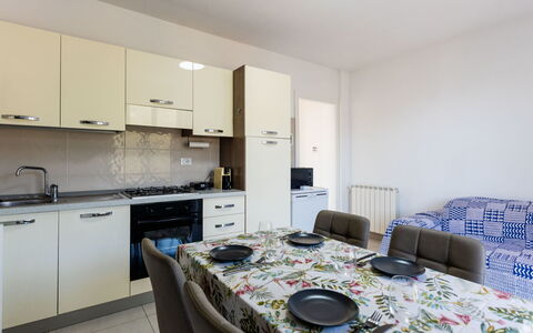 Alessandro: Interior Design, Pavimentazione, Pavimento, Camera, Mobilia, Soffitto, Appartamento, Cabinetry, Sedia, Apparecchio Major