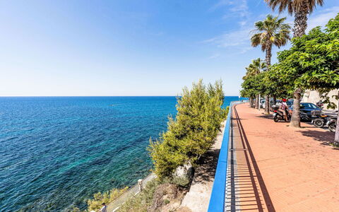Villa Cristina: Blu, Corpo D'Acqua, Mare, Costa, Costiera E Morfologie Oceanic, Orizzonte, Oceano, Spiaggia, Riva, Tropici