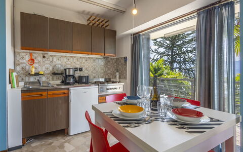 Max: Mobilia, Apparecchio Major, Cucina, Appartamento, Sedia, Elettrodomestico Da Cucina, Ricorrere, Color Legno, Cucina & Sala Da Pranzo Tavolo, Controsoffitto