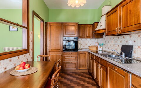 Family Home: Interior Design, Cabinetry, Legna, Pavimentazione, Cucina, Mobilia, Soffitto, Pavimento, Controsoffitto, Camera