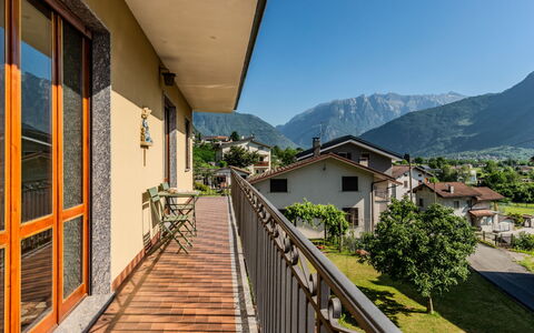 Family Home: Montagna, Collina, Balcone, Casa, Catena Montuosa, Hill Station, Portico, Valle, Cresta, Eco Hotel