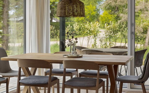Ingalil - 825M from the Sea: Mobilia, Legna, Pavimentazione, Sala Da Pranzo, Interior Design, Cucina & Sala Da Pranzo Tavolo, Tavolo, Pavimento, Sedia, Pavimento In Legno
