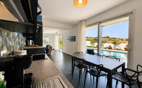 A Casa di Chica: Mobilia, Interior Design, Pavimentazione, Cucina, Illuminazione, Sedia, Tavolo, Cucina & Sala Da Pranzo Tavolo, Pavimento, Controsoffitto
