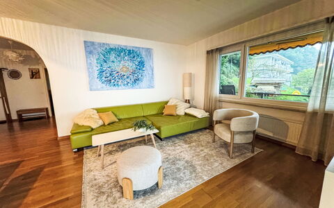 Apt.woka: Mobilia, Interior Design, Pavimentazione, Pavimento, Divano, Legna, Soffitto, Camera, Soggiorno, Pavimento In Legno
