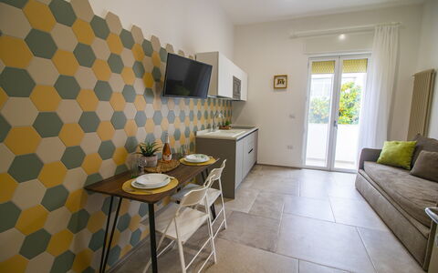 Elementi Luxury Otranto: Interior Design, Pavimentazione, Mobilia, Pavimento, Soffitto, Camera, Sedia, Cucina & Sala Da Pranzo Tavolo, Cucina, Color Legno