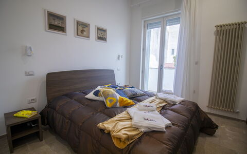 Elementi Luxury Otranto: Letto, Camera Da Letto, Mobilia, Interior Design, Lenzuolo, Bedding, Pavimento, Pavimentazione, Legna, Camera