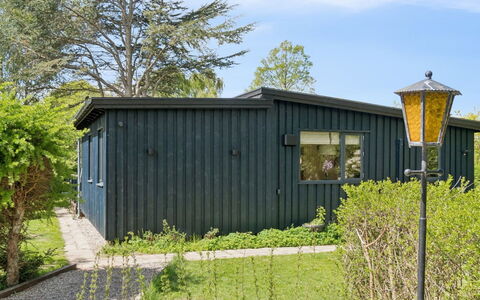 Alika - 700M from the Sea: Legna, Arbusto, Edifici Giardino, Porta, Villetta, Raccordo, Groundcover, Giardino, Capannone, Cortile