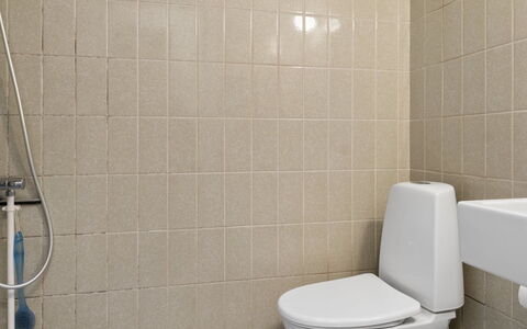 Dalia - 850M from the Sea: Toilet Seat, Gabinetto, Pavimentazione, Parete, Bagno, Pavimento, Idraulico Fixture, Interior Design, Piastrella, Idraulico