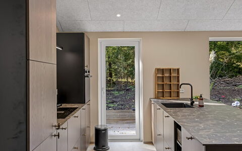 Mavis - 1.6Km from the Sea: Pavimentazione, Cucina, Controsoffitto, Pavimento, Soffitto, Elettrodomestico Da Cucina, Elettrodomestico, Materiali Naturali