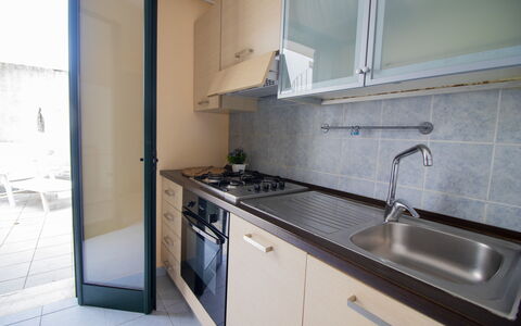 Nicoletta'S House in Otranto: Cucina, Controsoffitto, Lavandino Della Cucina, Elettrodomestico Da Cucina, Apparecchio Major, Pavimentazione, Interior Design, Cucina Stufa, Idraulico Fixture, Rubinetto