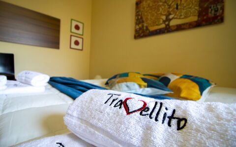 Nicoletta'S House in Otranto: Mobilia, Tessile, Biancheria, Camera, Interior Design, Letto, Camera Da Letto, Lenzuolo, Bedding, Lancia Cuscino