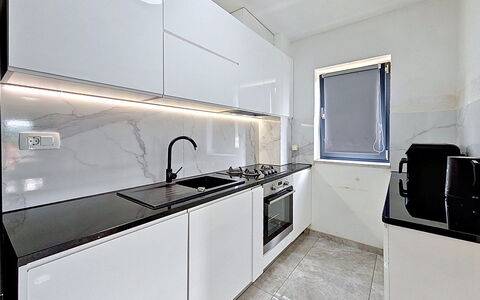 Mina: Mobilia, Arbusto, Giardino, Mobili Da Esterno, Shade, Tavolo Esterno, Sedia, Terrazza, Backyard, Cortile