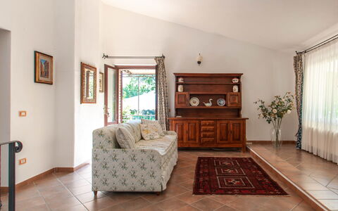 House in the Woods, Pool and Relax in Umbria: Mobilia, Interior Design, Pavimentazione, Pavimento, Divano, Legna, Camera, Soffitto, Soggiorno, Tavolo