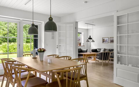 Falka - 30Km from the Sea: Mobilia, Pavimentazione, Interior Design, Pavimento, Legna, Pavimento In Legno, Sala Da Pranzo, Tavolo, Cucina & Sala Da Pranzo Tavolo, Soffitto