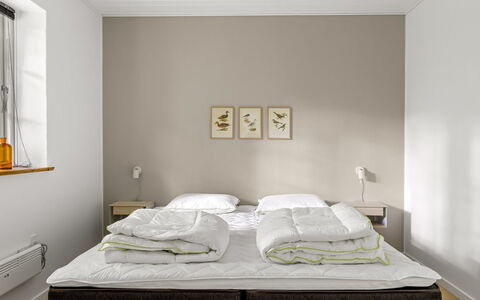 Falka - 30Km from the Sea: Letto, Camera Da Letto, Mobilia, Interior Design, Pavimento, Biancheria, Bedding, Pavimentazione, Tessile, Lenzuolo