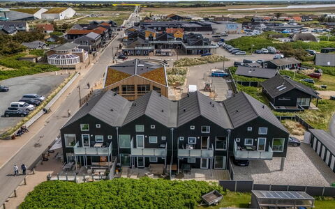 Halldora - 300M from the Sea: Costruzione, Giorno, Grattacielo, Appartamento, Zona Urbana, Città, Zona Residenziale, Condominio, Area Metropolitana