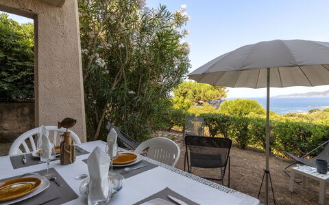 U Sognu: Mobili Da Esterno, Landscaping, Tavolo Esterno, Giardino, Cucina & Sala Da Pranzo Tavolo, Sedia, Shade, Eco Hotel, Cortile, Ricorrere