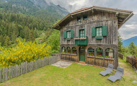 Villa Ragada: Mobilia, Interior Design, Pavimentazione, Pavimento, Pavimento In Legno, Legna, Sedia, Soffitto, Cucina & Sala Da Pranzo Tavolo, Tavolo