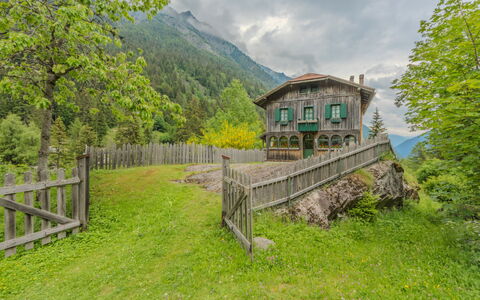Villa Ragada: Mobilia, Interior Design, Pavimentazione, Pavimento, Pavimento In Legno, Legna, Sedia, Soffitto, Cucina & Sala Da Pranzo Tavolo, Tavolo