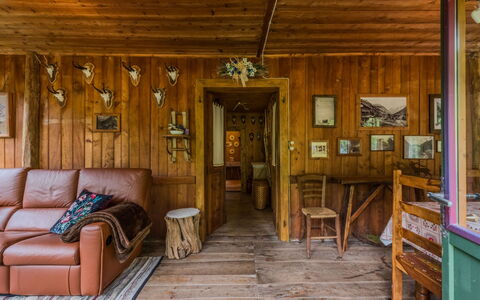 Villa Ragada: Mobilia, Interior Design, Pavimentazione, Pavimento, Pavimento In Legno, Legna, Sedia, Soffitto, Cucina & Sala Da Pranzo Tavolo, Tavolo