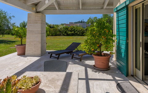 La Sorgente: Mobili Da Esterno, Shade, Giardino, Mobilia, Struttura Esterna, Landscaping, Sedia, Terrazza, Vaso Di Fiori, Estate