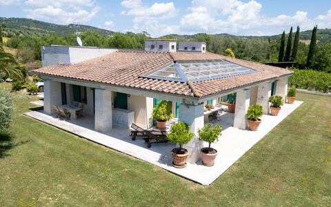 La Sorgente: Tetto, Casa, Casa, Zona Residenziale, Estate, Villetta, Agriturismo, Porta, Giardino, Shade