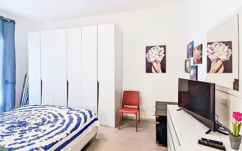 Bemi' Al Mare: Mobilia, Interior Design, Letto, Pavimentazione, Parete, Camera Da Letto, Pavimento, Legna, Camera, Lenzuolo