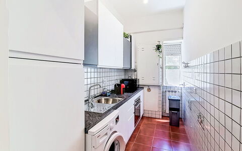 Bemi' Al Mare: Apparecchio Major, Pavimentazione, Pavimento, Lavatrice, Cucina, Interior Design, Elettrodomestico Da Cucina, Controsoffitto, Elettrodomestico, Soffitto